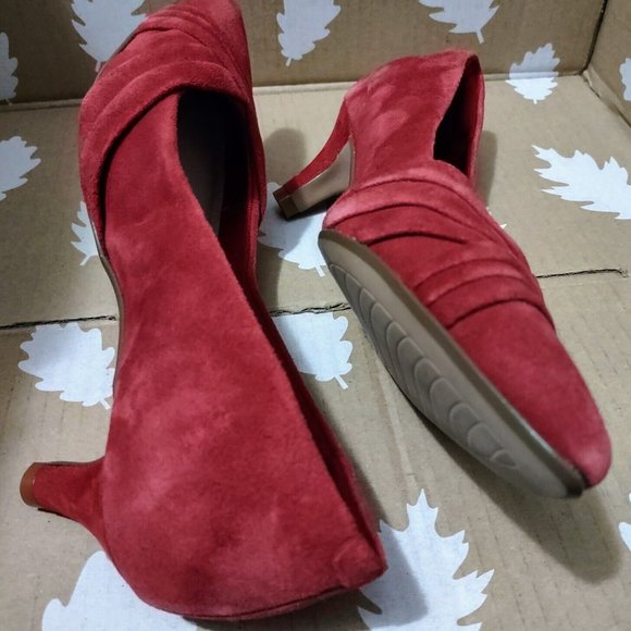 Collections by Clarks Linvale Grand Red Suede Pump Pointed 6.5 ~ New without Box - Picture 3 of 12